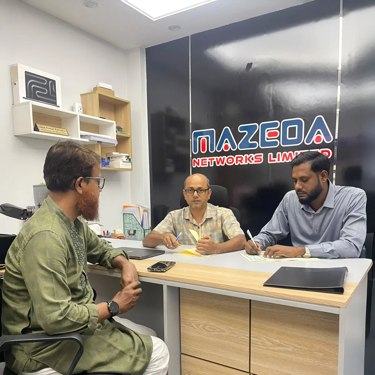Mazeda Networks অফিসে কাহফ ইন্টারনেট প্রতিনিধির সাথে মিটিং